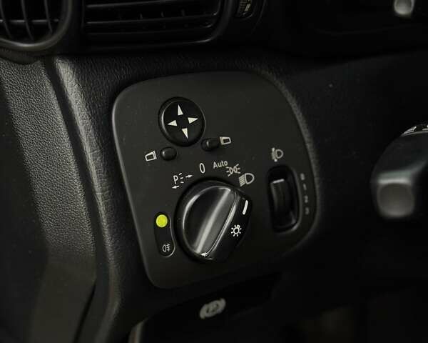 Серый Мерседес Ц-Класс, объемом двигателя 2.1 л и пробегом 260 тыс. км за 8500 $, фото 34 на Automoto.ua