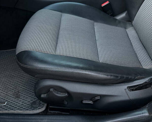 Серый Мерседес Ц-Класс, объемом двигателя 2.2 л и пробегом 287 тыс. км за 7500 $, фото 17 на Automoto.ua