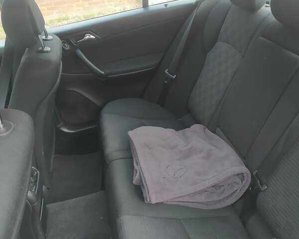Сірий Мерседес Ц-Клас, об'ємом двигуна 1.8 л та пробігом 232 тис. км за 6800 $, фото 16 на Automoto.ua