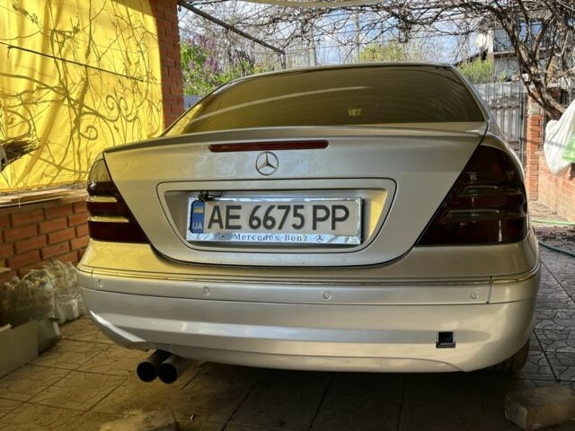 Сірий Мерседес Ц-Клас, об'ємом двигуна 1.8 л та пробігом 231 тис. км за 6000 $, фото 3 на Automoto.ua