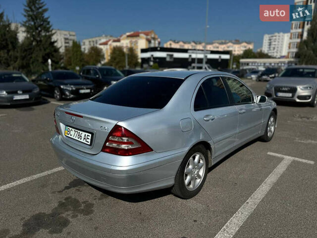 Серый Мерседес Ц-Класс, объемом двигателя 2.2 л и пробегом 300 тыс. км за 6500 $, фото 4 на Automoto.ua