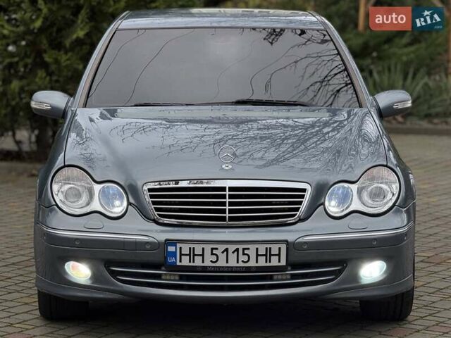Серый Мерседес Ц-Класс, объемом двигателя 2.1 л и пробегом 260 тыс. км за 8500 $, фото 1 на Automoto.ua
