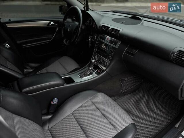 Серый Мерседес Ц-Класс, объемом двигателя 2.1 л и пробегом 260 тыс. км за 8500 $, фото 28 на Automoto.ua