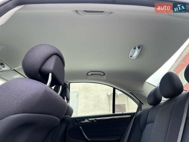 Серый Мерседес Ц-Класс, объемом двигателя 1.8 л и пробегом 162 тыс. км за 6850 $, фото 58 на Automoto.ua