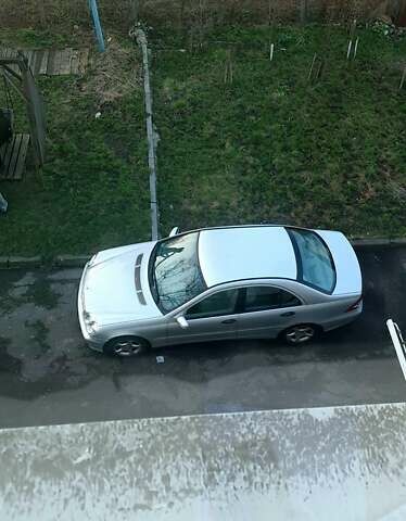 Серый Мерседес Ц-Класс, объемом двигателя 1.8 л и пробегом 160 тыс. км за 7000 $, фото 3 на Automoto.ua