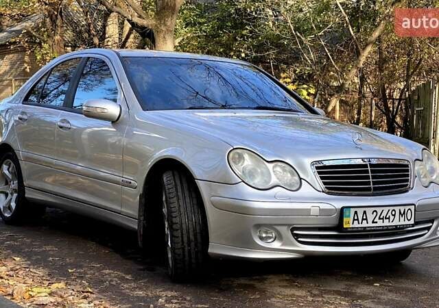 Серый Мерседес Ц-Класс, объемом двигателя 1.8 л и пробегом 278 тыс. км за 6500 $, фото 5 на Automoto.ua