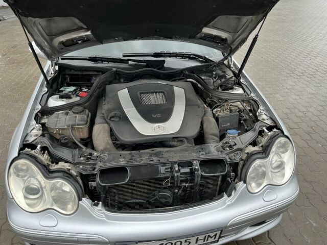 Серый Мерседес Ц-Класс, объемом двигателя 2.5 л и пробегом 414 тыс. км за 6000 $, фото 4 на Automoto.ua