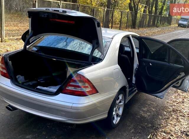 Серый Мерседес Ц-Класс, объемом двигателя 1.8 л и пробегом 278 тыс. км за 6500 $, фото 17 на Automoto.ua