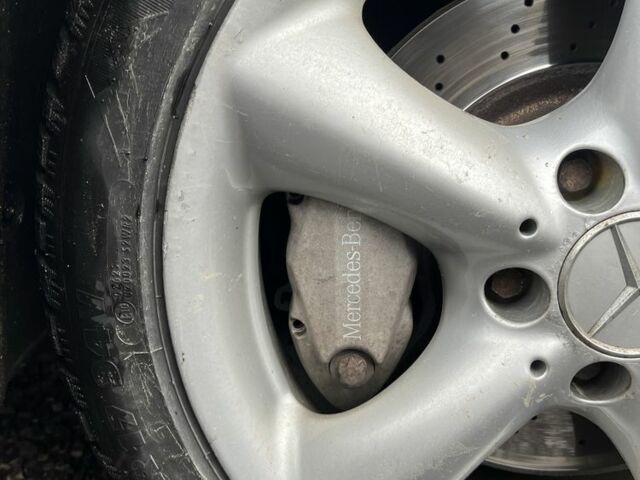 Серый Мерседес Ц-Класс, объемом двигателя 2.5 л и пробегом 414 тыс. км за 6000 $, фото 2 на Automoto.ua