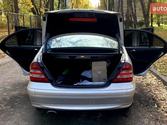 Серый Мерседес Ц-Класс, объемом двигателя 1.8 л и пробегом 278 тыс. км за 6500 $, фото 14 на Automoto.ua