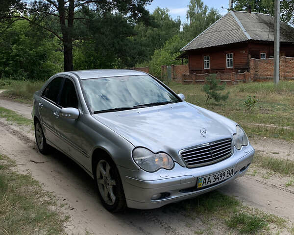 Сірий Мерседес Ц-Клас, об'ємом двигуна 3 л та пробігом 178 тис. км за 5500 $, фото 2 на Automoto.ua