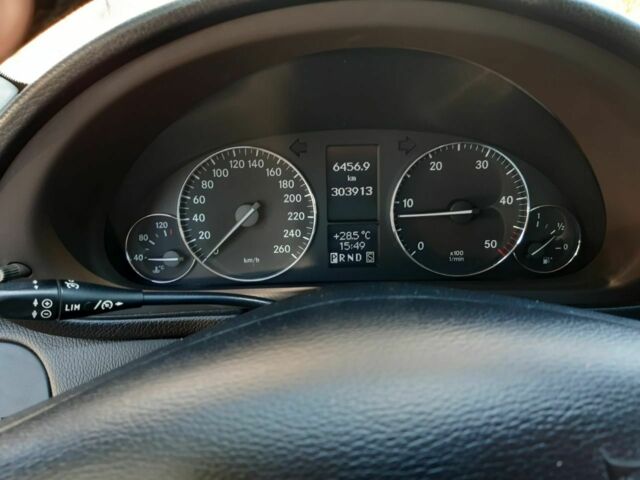 Серый Мерседес Ц-Класс, объемом двигателя 2.1 л и пробегом 300 тыс. км за 7555 $, фото 4 на Automoto.ua