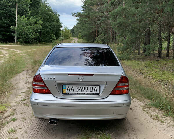 Сірий Мерседес Ц-Клас, об'ємом двигуна 3 л та пробігом 178 тис. км за 5500 $, фото 5 на Automoto.ua