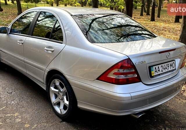 Серый Мерседес Ц-Класс, объемом двигателя 1.8 л и пробегом 278 тыс. км за 6500 $, фото 4 на Automoto.ua