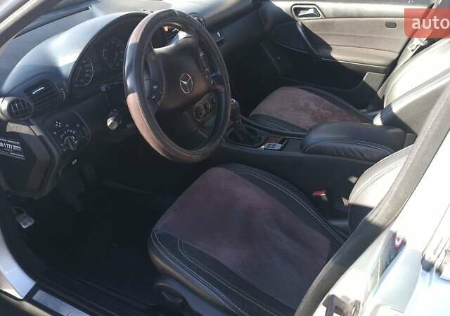 Серый Мерседес Ц-Класс, объемом двигателя 1.8 л и пробегом 300 тыс. км за 7200 $, фото 3 на Automoto.ua