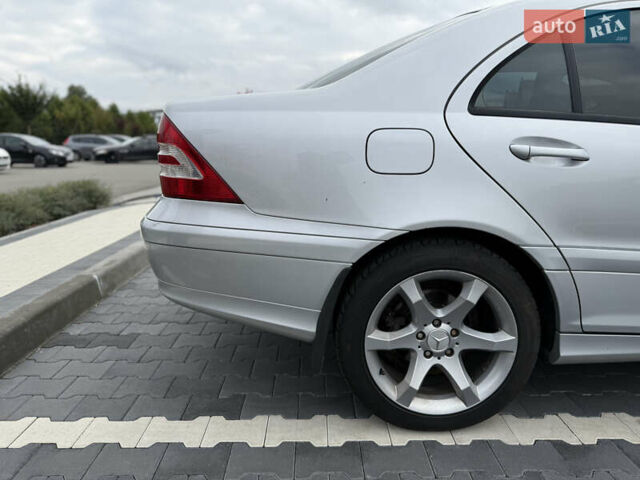 Серый Мерседес Ц-Класс, объемом двигателя 1.8 л и пробегом 212 тыс. км за 7600 $, фото 3 на Automoto.ua