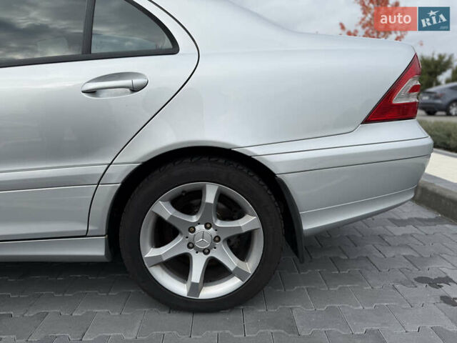 Серый Мерседес Ц-Класс, объемом двигателя 1.8 л и пробегом 212 тыс. км за 7600 $, фото 2 на Automoto.ua