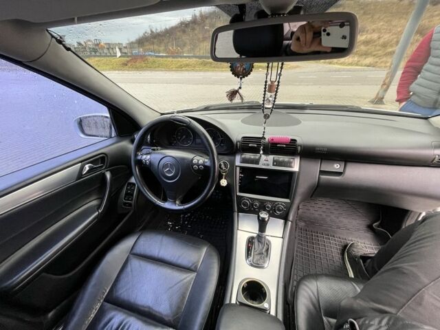 Серый Мерседес Ц-Класс, объемом двигателя 2.5 л и пробегом 414 тыс. км за 6000 $, фото 3 на Automoto.ua