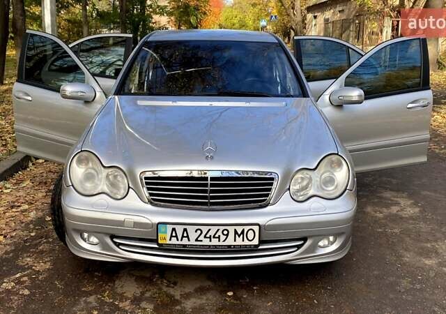 Серый Мерседес Ц-Класс, объемом двигателя 1.8 л и пробегом 278 тыс. км за 6500 $, фото 13 на Automoto.ua