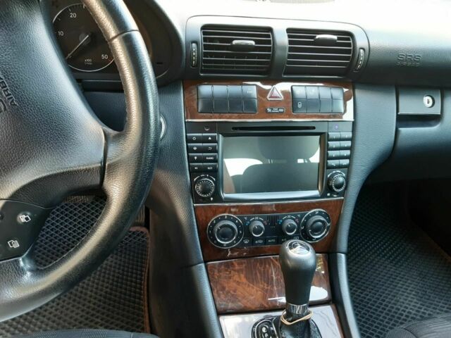 Серый Мерседес Ц-Класс, объемом двигателя 2.1 л и пробегом 300 тыс. км за 7555 $, фото 3 на Automoto.ua