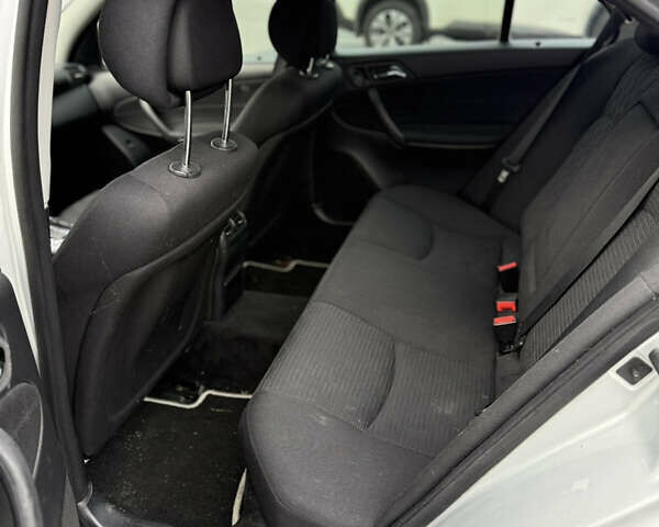 Серый Мерседес Ц-Класс, объемом двигателя 1.8 л и пробегом 212 тыс. км за 7600 $, фото 7 на Automoto.ua