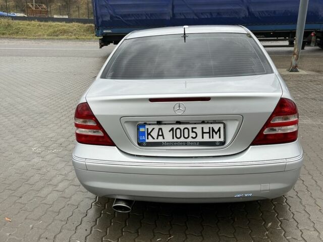 Серый Мерседес Ц-Класс, объемом двигателя 2.5 л и пробегом 414 тыс. км за 6000 $, фото 5 на Automoto.ua