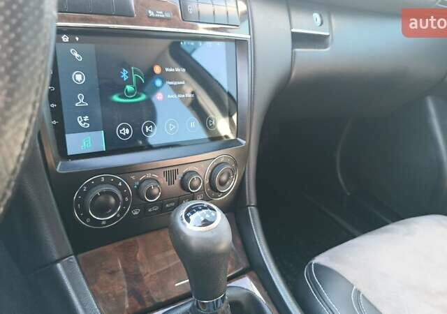 Серый Мерседес Ц-Класс, объемом двигателя 1.8 л и пробегом 300 тыс. км за 7200 $, фото 1 на Automoto.ua