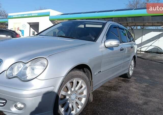 Серый Мерседес Ц-Класс, объемом двигателя 1.8 л и пробегом 300 тыс. км за 7200 $, фото 6 на Automoto.ua