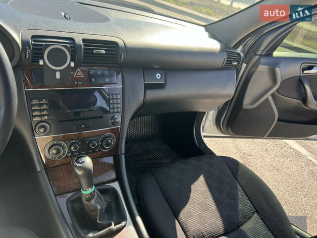 Сірий Мерседес Ц-Клас, об'ємом двигуна 2.2 л та пробігом 329 тис. км за 6700 $, фото 17 на Automoto.ua