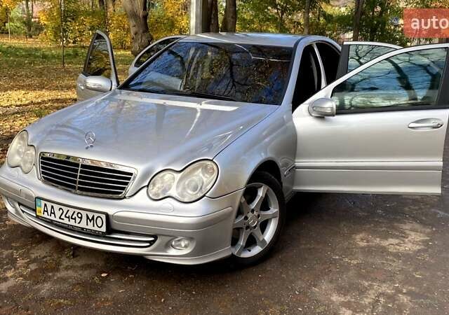 Серый Мерседес Ц-Класс, объемом двигателя 1.8 л и пробегом 278 тыс. км за 6500 $, фото 12 на Automoto.ua