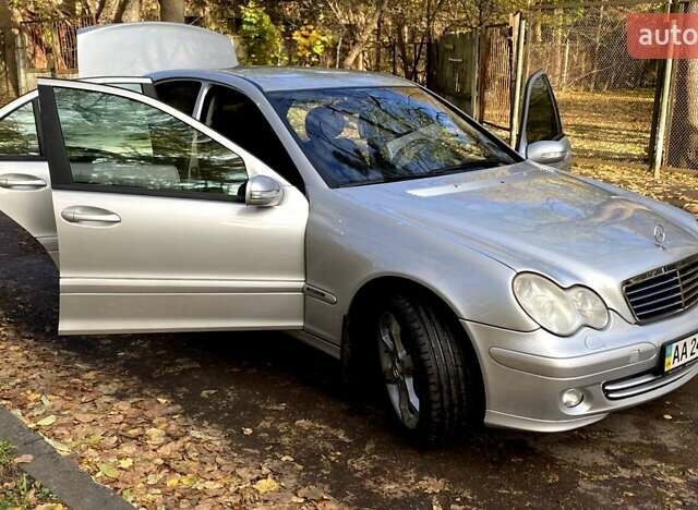 Серый Мерседес Ц-Класс, объемом двигателя 1.8 л и пробегом 278 тыс. км за 6500 $, фото 15 на Automoto.ua