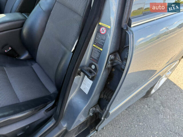 Серый Мерседес Ц-Класс, объемом двигателя 1.8 л и пробегом 197 тыс. км за 7500 $, фото 6 на Automoto.ua