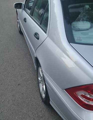 Серый Мерседес Ц-Класс, объемом двигателя 1.8 л и пробегом 160 тыс. км за 7000 $, фото 1 на Automoto.ua