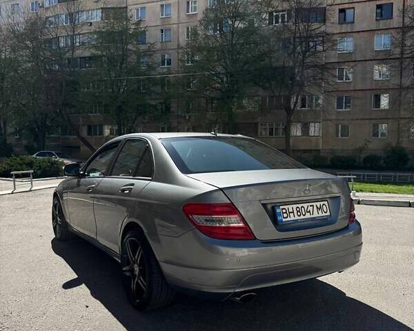 Серый Мерседес Ц-Класс, объемом двигателя 1.8 л и пробегом 270 тыс. км за 8000 $, фото 24 на Automoto.ua