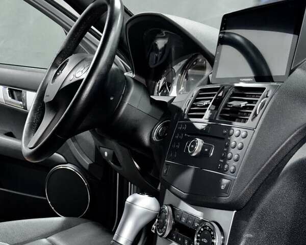 Серый Мерседес Ц-Класс, объемом двигателя 3 л и пробегом 99 тыс. км за 14800 $, фото 12 на Automoto.ua