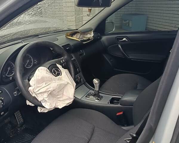 Сірий Мерседес Ц-Клас, об'ємом двигуна 1.8 л та пробігом 216 тис. км за 2700 $, фото 6 на Automoto.ua