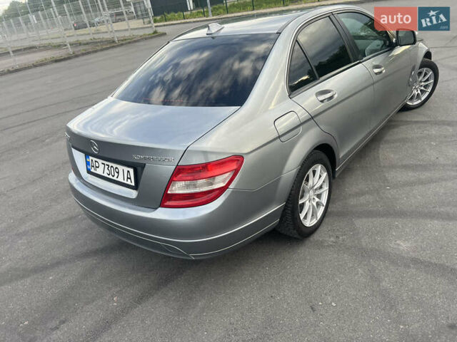 Сірий Мерседес Ц-Клас, об'ємом двигуна 1.8 л та пробігом 257 тис. км за 7500 $, фото 12 на Automoto.ua