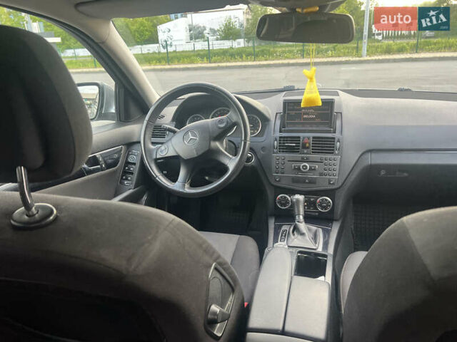 Сірий Мерседес Ц-Клас, об'ємом двигуна 1.8 л та пробігом 257 тис. км за 7500 $, фото 44 на Automoto.ua