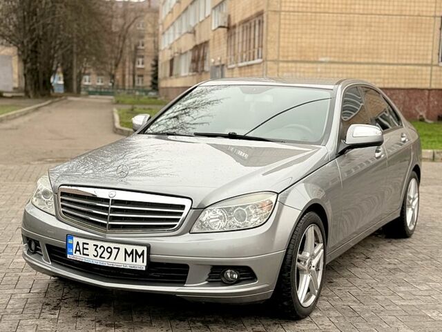 Серый Мерседес Ц-Класс, объемом двигателя 2.1 л и пробегом 256 тыс. км за 5000 $, фото 4 на Automoto.ua