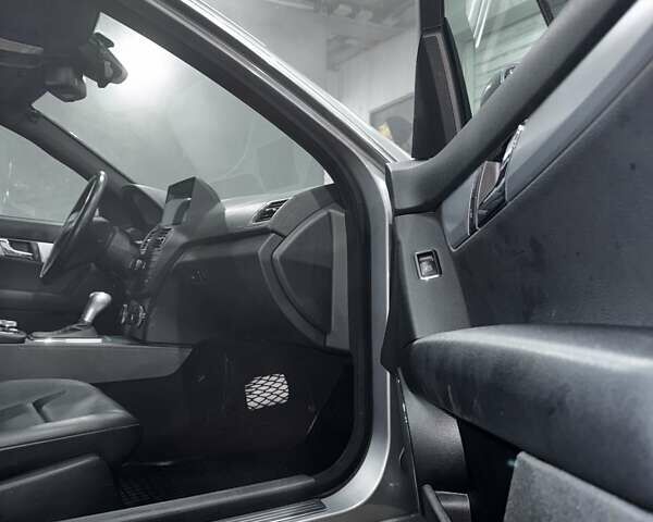 Серый Мерседес Ц-Класс, объемом двигателя 3 л и пробегом 99 тыс. км за 14800 $, фото 21 на Automoto.ua