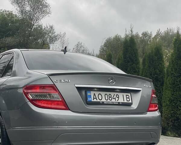 Серый Мерседес Ц-Класс, объемом двигателя 2.98 л и пробегом 270 тыс. км за 10000 $, фото 5 на Automoto.ua