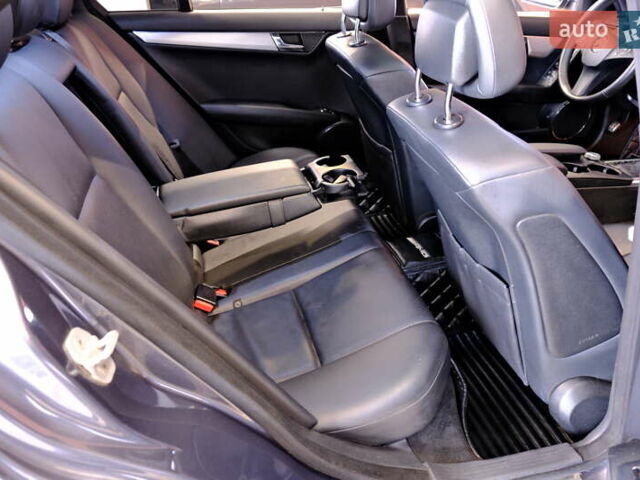 Сірий Мерседес Ц-Клас, об'ємом двигуна 3 л та пробігом 198 тис. км за 8900 $, фото 33 на Automoto.ua