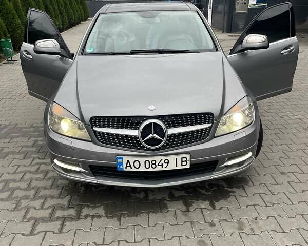 Серый Мерседес Ц-Класс, объемом двигателя 2.98 л и пробегом 270 тыс. км за 10000 $, фото 16 на Automoto.ua
