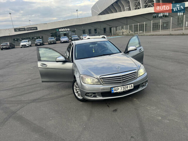 Сірий Мерседес Ц-Клас, об'ємом двигуна 1.8 л та пробігом 257 тис. км за 7500 $, фото 48 на Automoto.ua