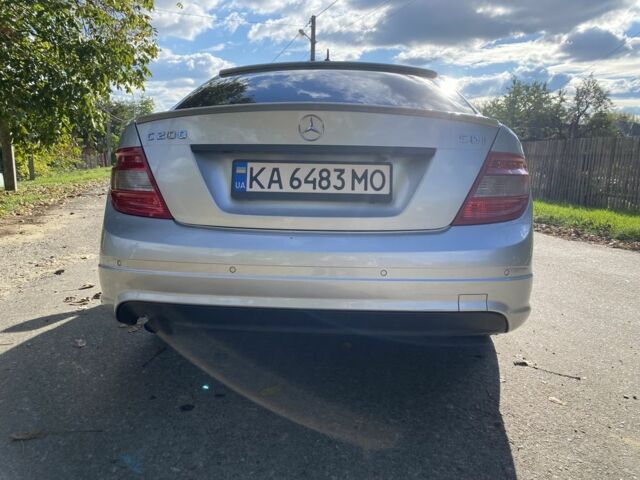 Сірий Мерседес Ц-Клас, об'ємом двигуна 2.2 л та пробігом 320 тис. км за 9400 $, фото 2 на Automoto.ua