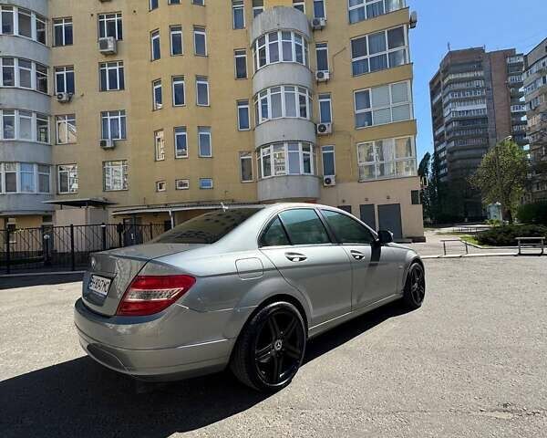 Сірий Мерседес Ц-Клас, об'ємом двигуна 1.8 л та пробігом 255 тис. км за 8000 $, фото 17 на Automoto.ua