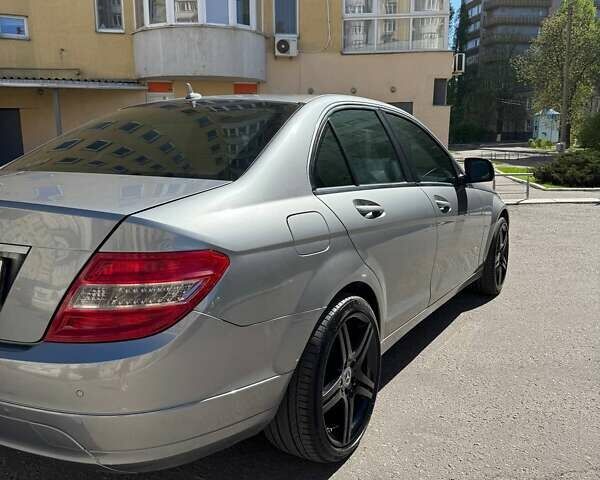 Сірий Мерседес Ц-Клас, об'ємом двигуна 1.8 л та пробігом 255 тис. км за 8000 $, фото 14 на Automoto.ua