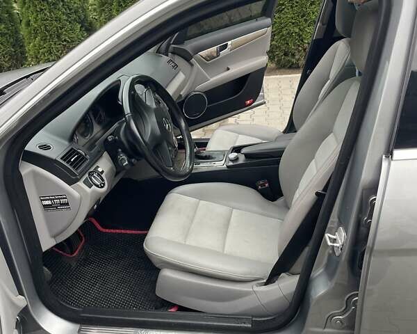 Серый Мерседес Ц-Класс, объемом двигателя 2.98 л и пробегом 270 тыс. км за 10000 $, фото 19 на Automoto.ua