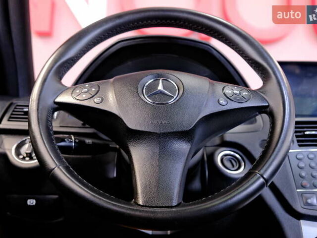 Сірий Мерседес Ц-Клас, об'ємом двигуна 3 л та пробігом 198 тис. км за 8900 $, фото 41 на Automoto.ua