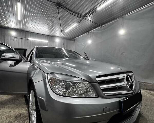 Серый Мерседес Ц-Класс, объемом двигателя 3 л и пробегом 99 тыс. км за 14800 $, фото 4 на Automoto.ua